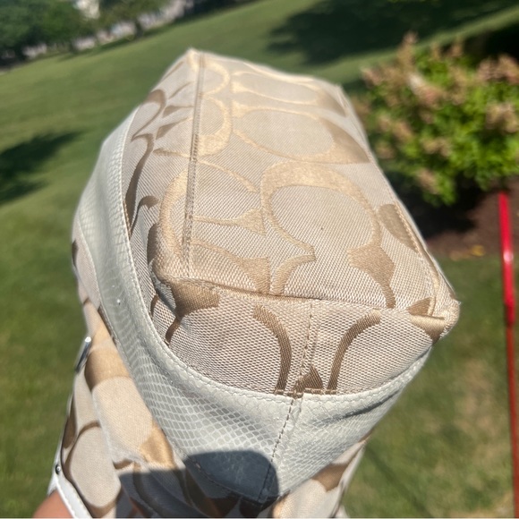 AUTHENTIC COACH  Signature STRIPE EMBOSSED TOTE BAG - Picture 8 of 11